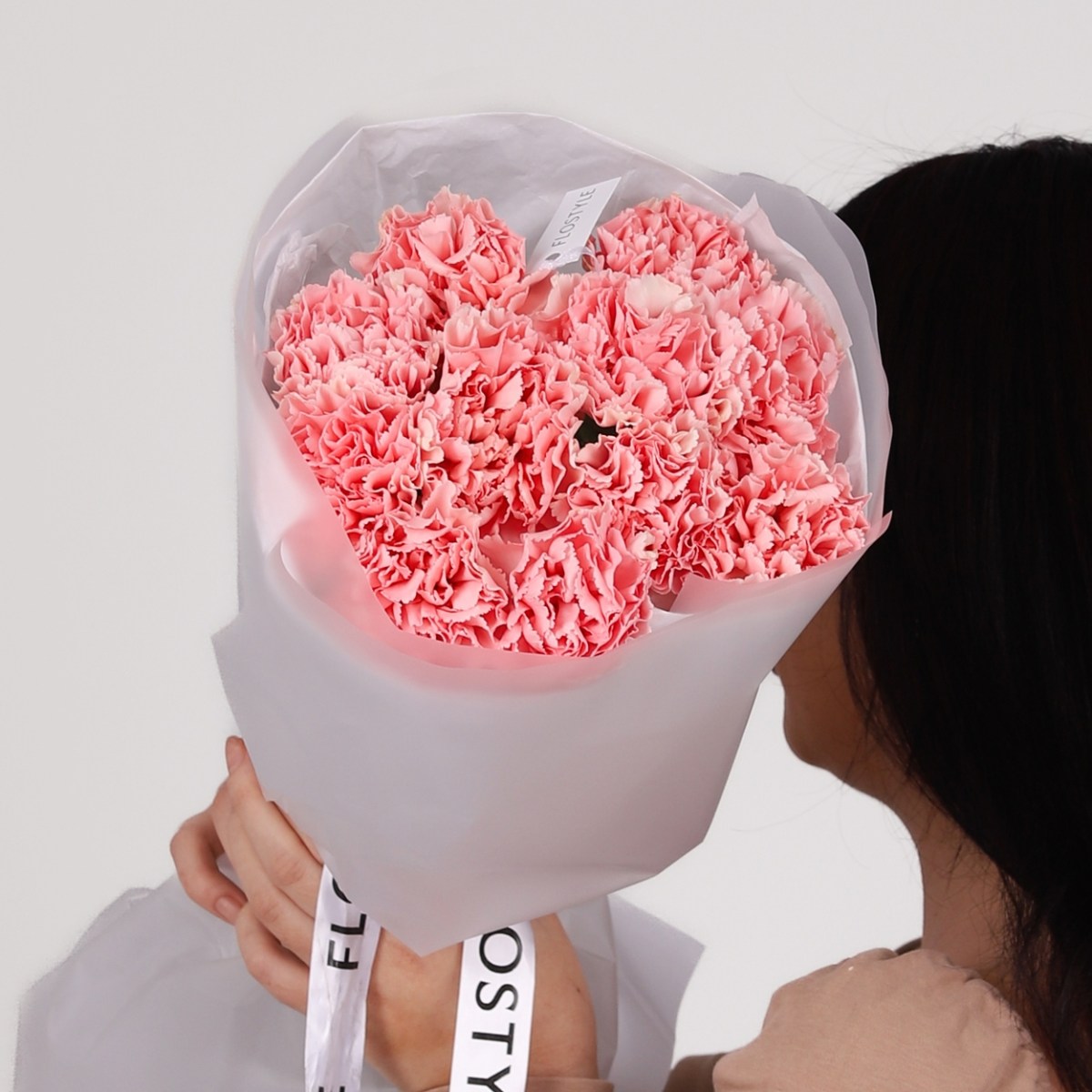 Круглый букет 11 розовых диантусов нежных